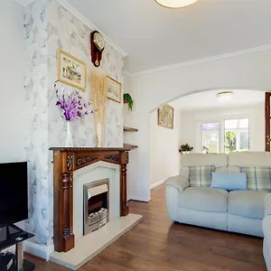 Eejs Charming 3 Bed - With Large Garden Hostel